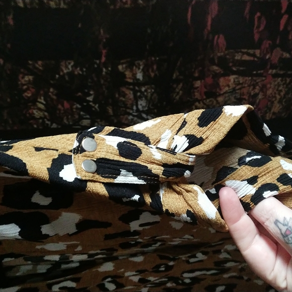 Jones New York leopard shirt. - Picture 2 of 6